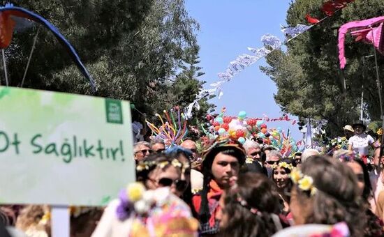 Aydın Çıkışlı Alaçatı Ot Festivali Çeşme Urla Turu